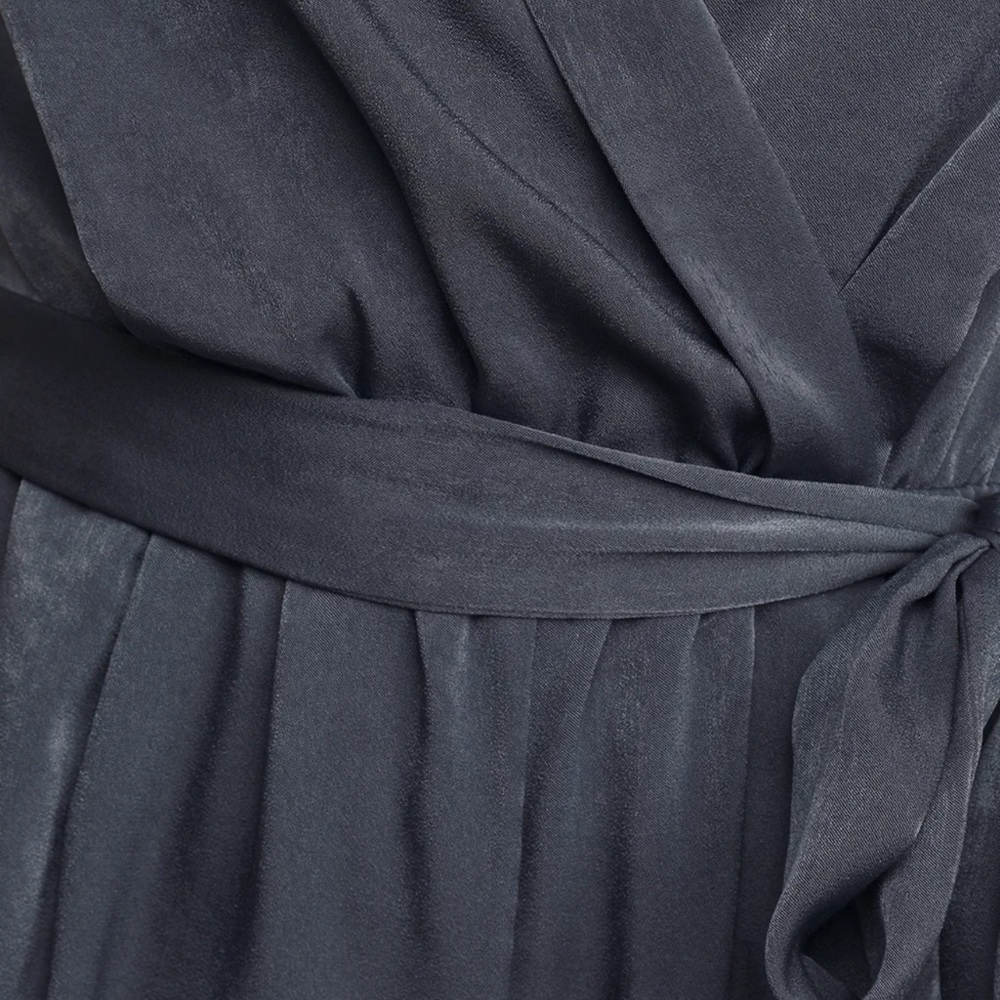 Lulu’s satin jumpsuit - Picture 5 of 10